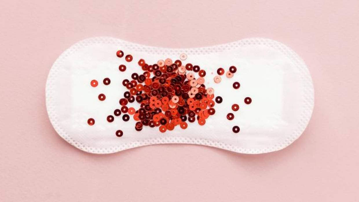 Plamienie pochwy to sytuacja, w której kobieta doświadcza niewielkiego krwawienia lub wydzieliny z pochwy poza okresem menstruacyjnym